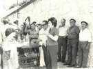 Grupo tomando el aguardiente.