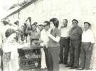 Grupo tomando el aguardiente.